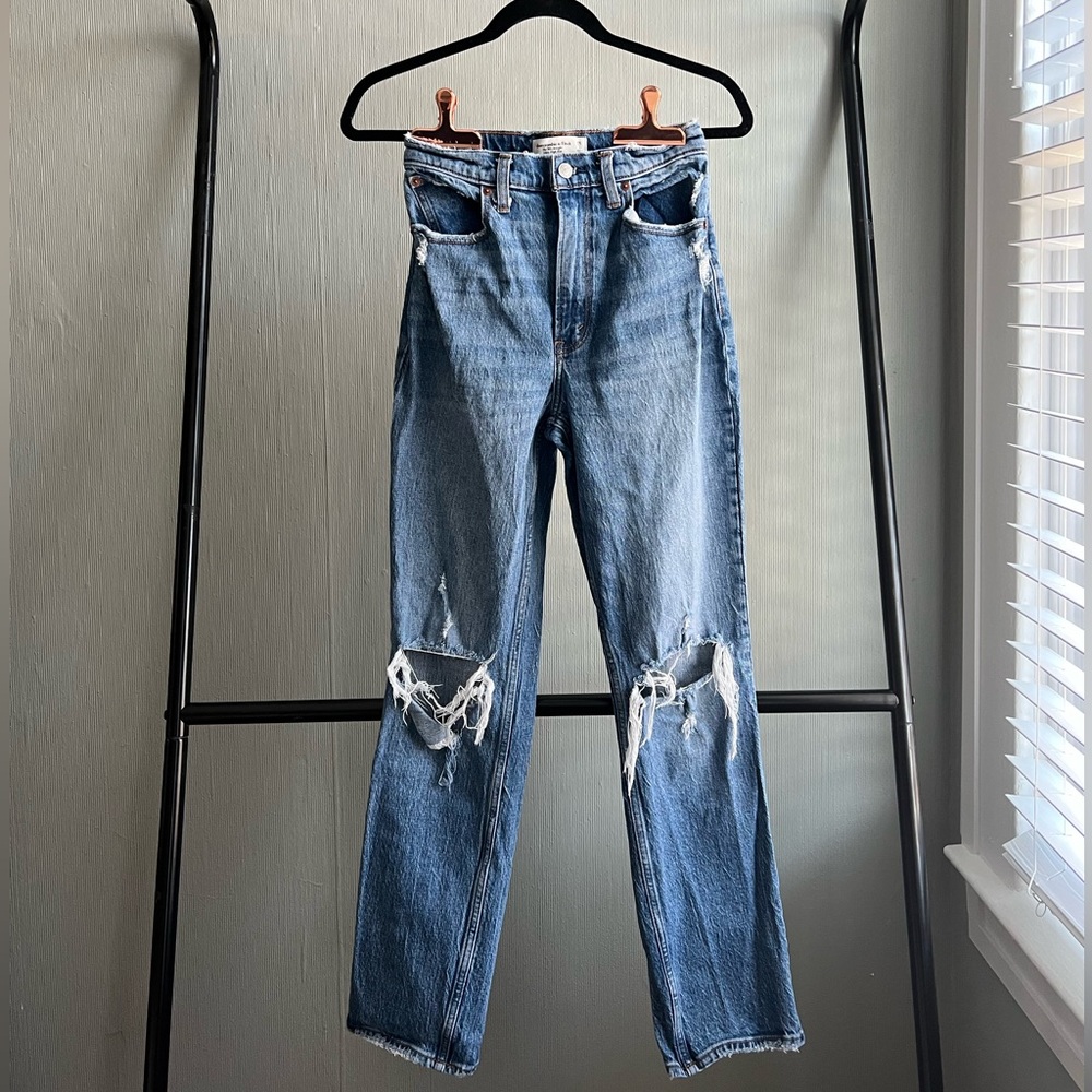 Abercrombie Curve Love Ultra High Rise 90s Straight Jean